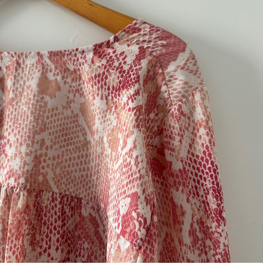 Cabi 5708 Bethany Pink Snakeprint Long Sleeve V-Neck Top Women’s Size Large - Picture 14 of 16